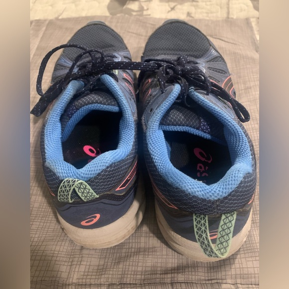 Women’s ASICS - Picture 6 of 6